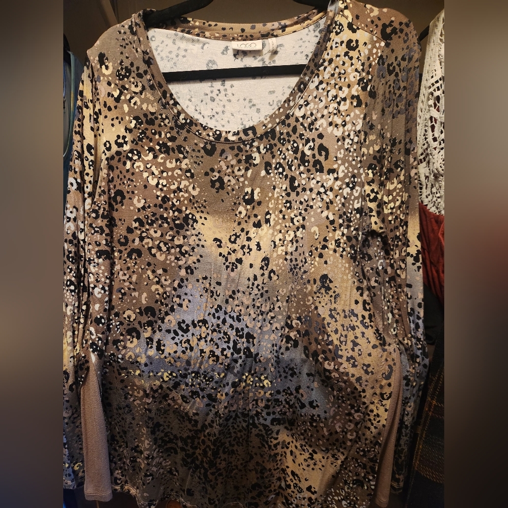 Logo leopard print top